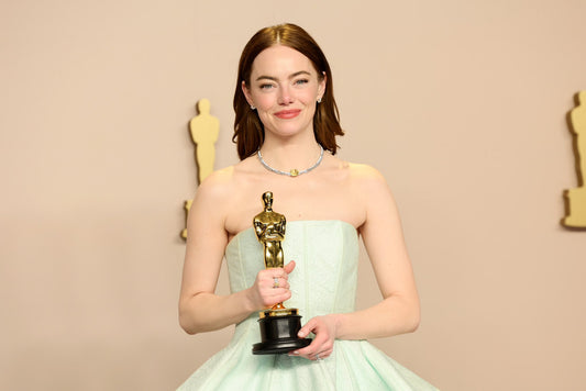 Emma Stone Tampil Cantik di Piala Oscar 2024 Meskipun Gaun Rusak, Yuk Intip Look Makeup Glamor Emma Stone