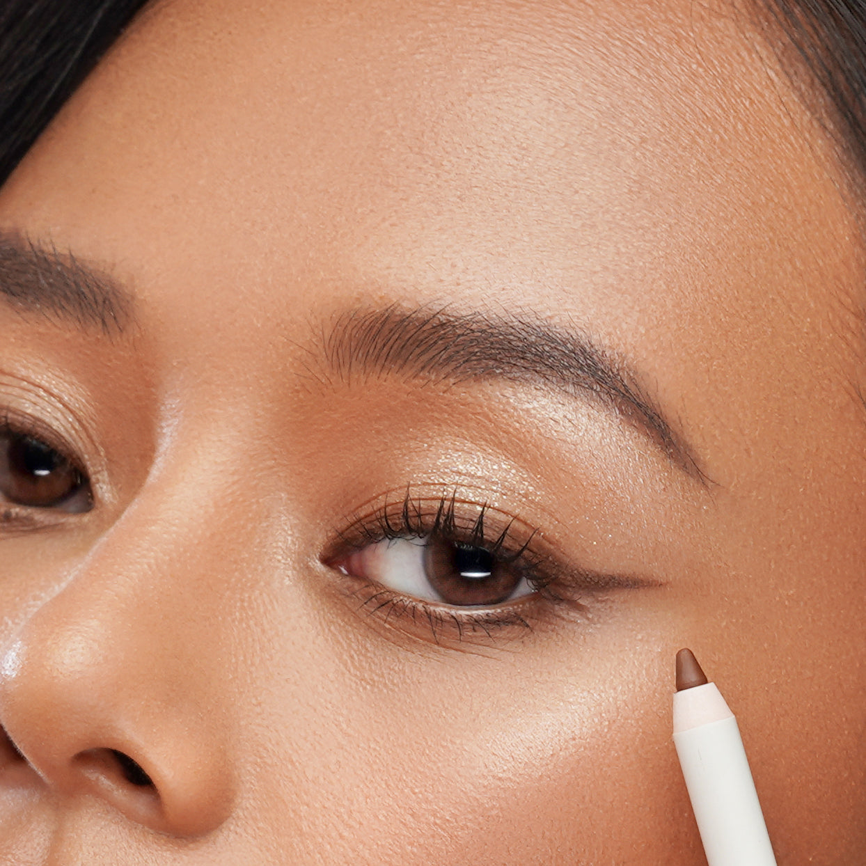 Luga Accentuating Pencil Liner